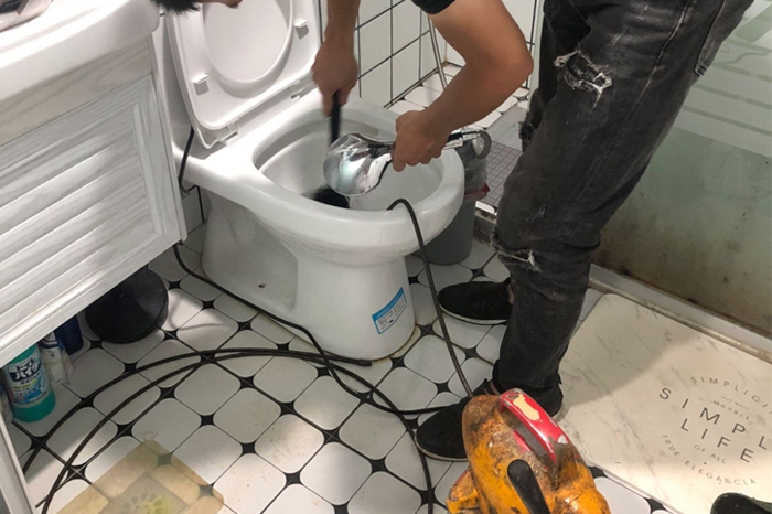 临渭疏通下水道