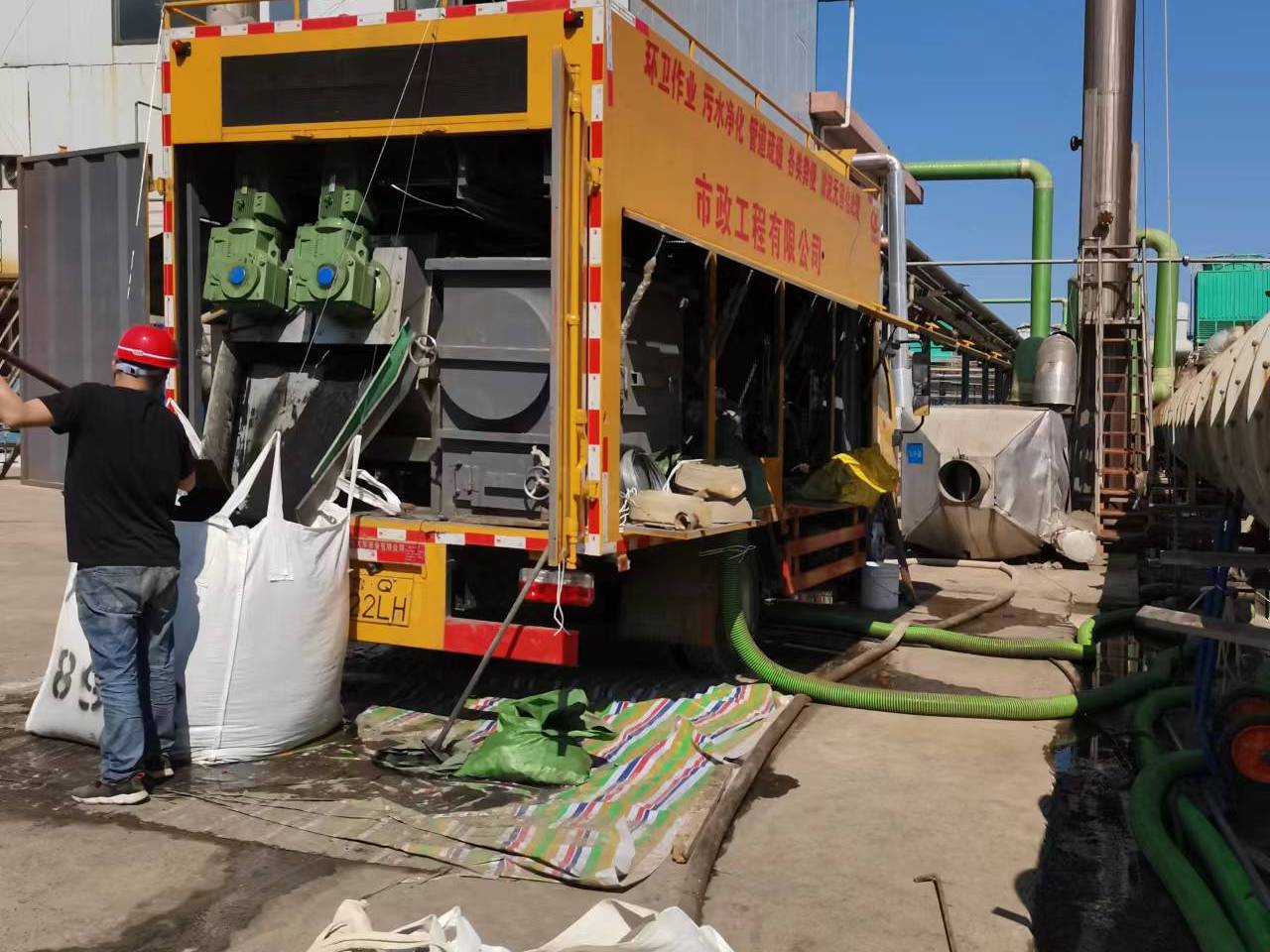 临渭淤泥压干处理